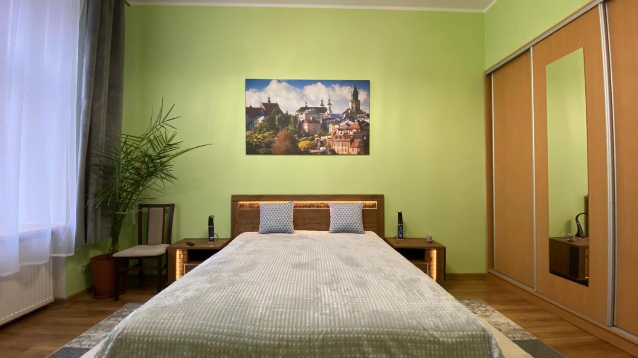 Lublinbnb - Exclusive Family Apartment ------ In The Heart Of Lublin -------------------------------- Bedroom & Living Room & Kitchen Eksteriør billede
