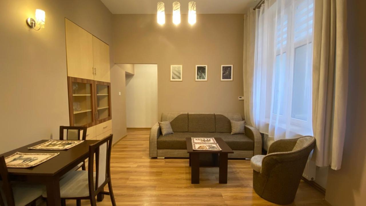 Lublinbnb - Exclusive Family Apartment ------ In The Heart Of Lublin -------------------------------- Bedroom & Living Room & Kitchen Eksteriør billede